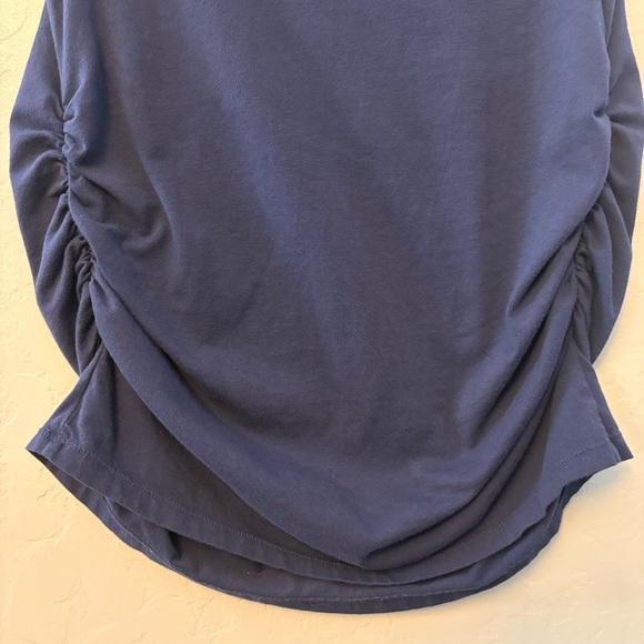 Bundle of two maternity shirts size small old navy and motherhood maternity - Picture 15 of 16